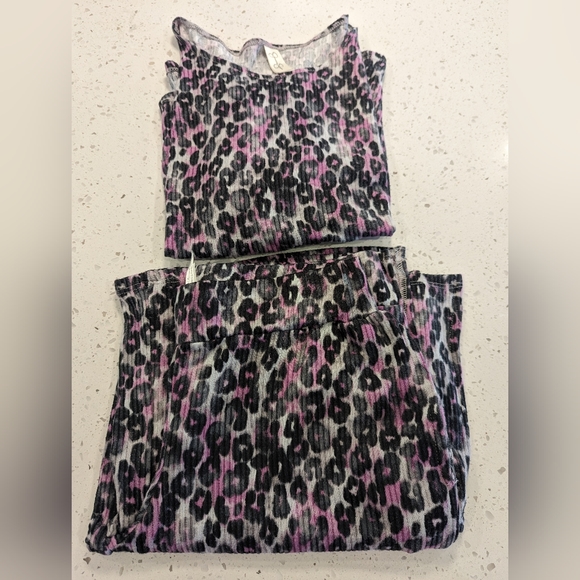 Jessica Simpson leopard print 2 piece Pajama Lounge set - Picture 1 of 8